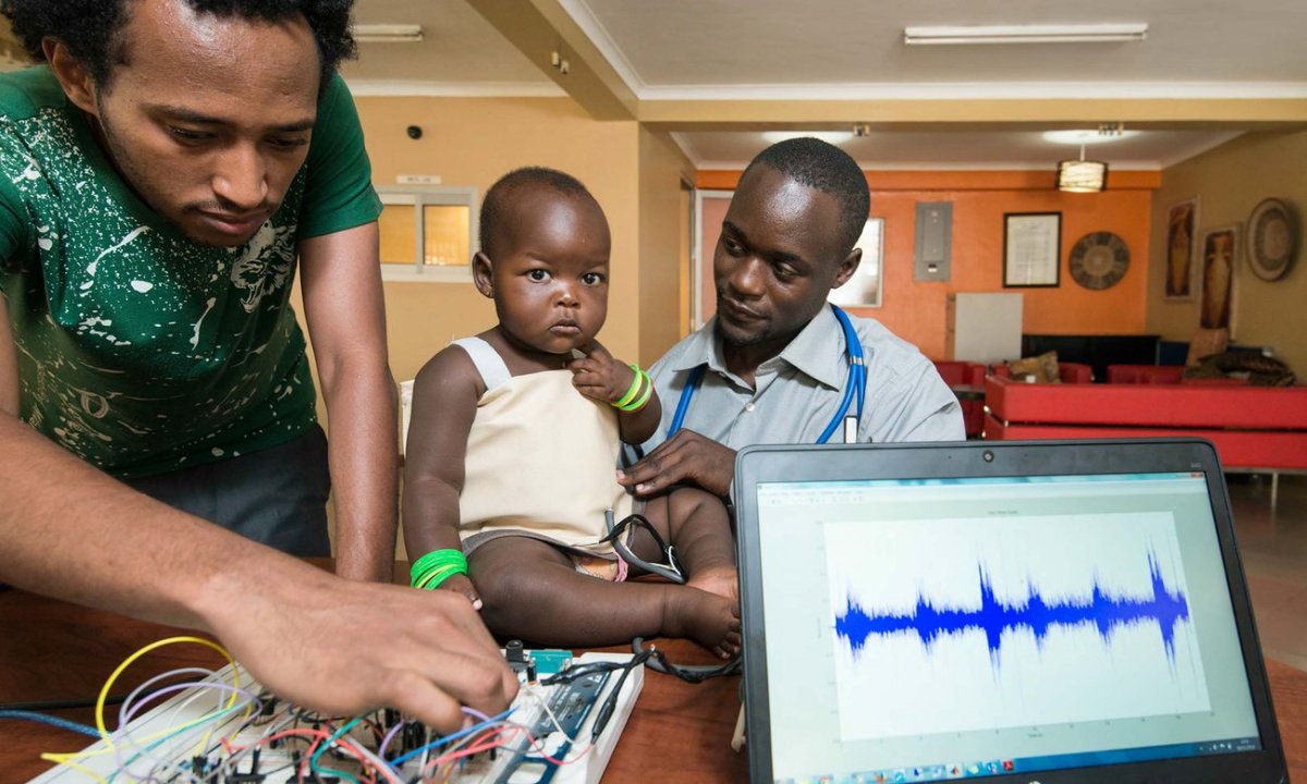 Ugandans invent ‘smart jacket’ to diagnose pneumonia