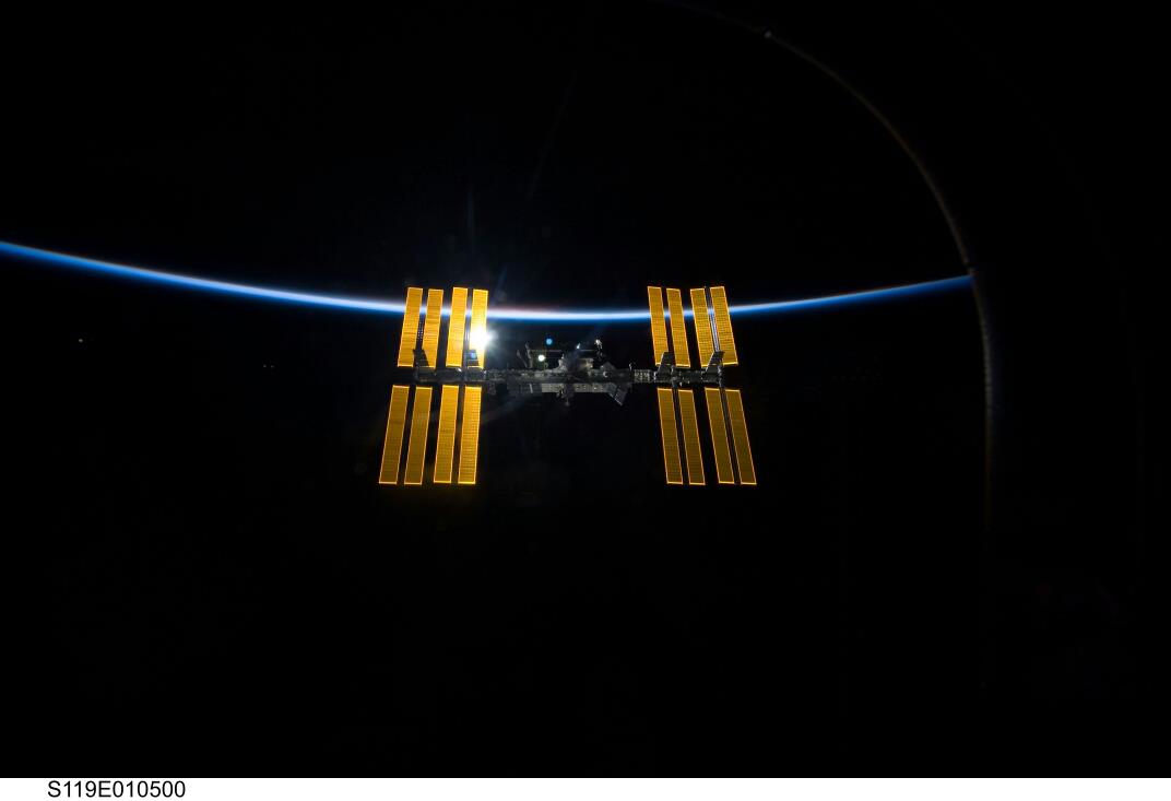 NASA Astronauts Are Close to Identifying Unknown Microbe Colonies That Grow in Space