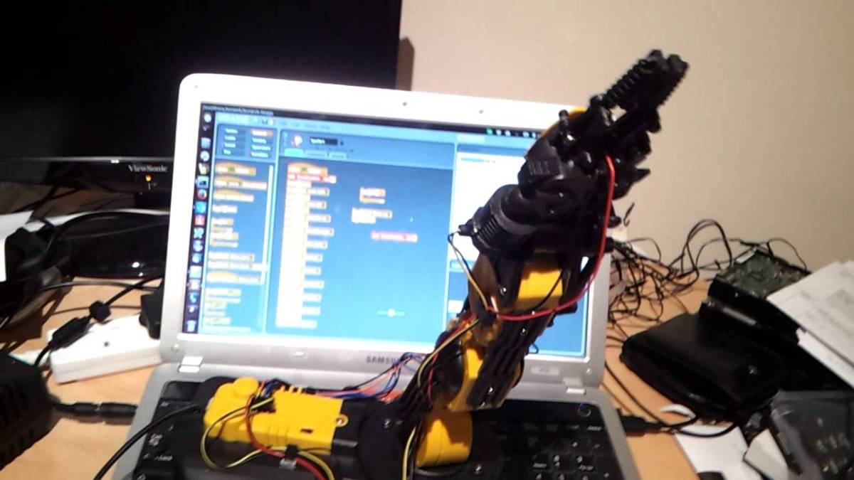 What Happened When I Tried To Learn Coding From A Robot