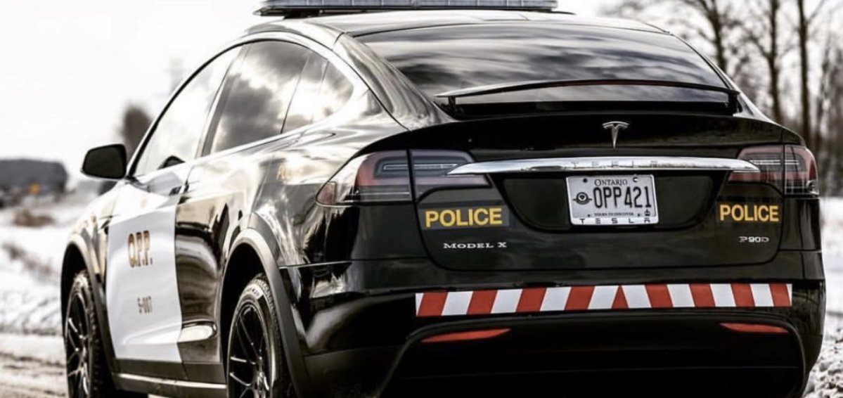 Swiss Police replace diesel cruisers with 7 Tesla Model X 100Ds to save money/fight drones