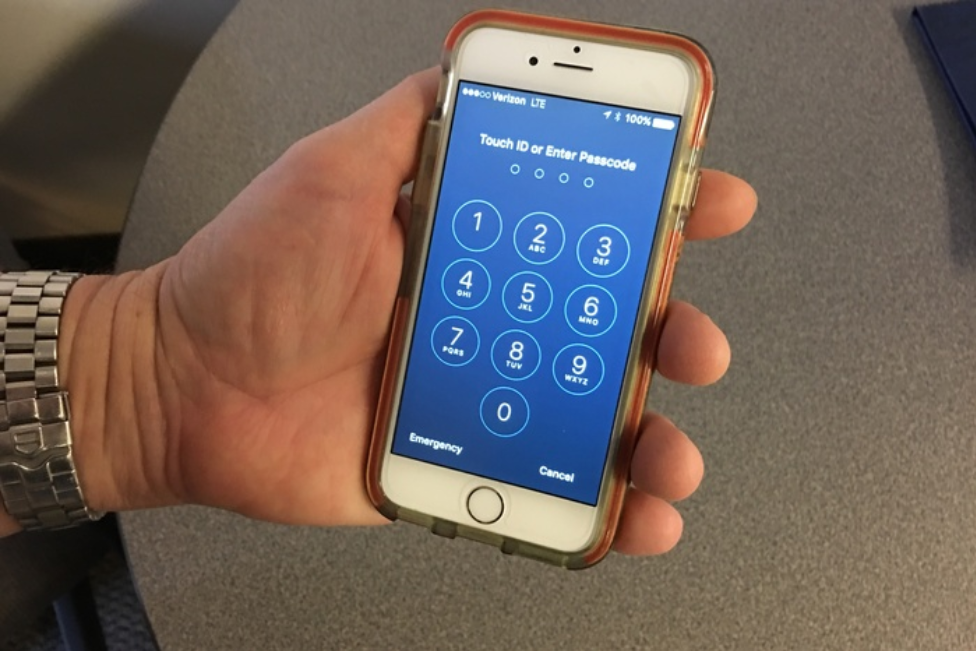 Easy way to bypass passcode lock screens on iPhones, iPads running iOS 12