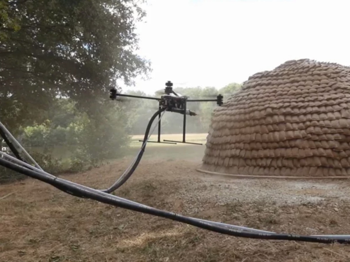 Mud-spraying drones could help build emergency shelters